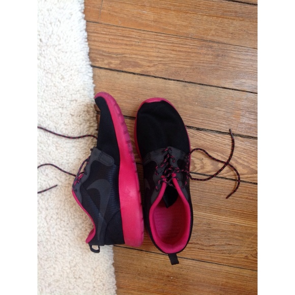 Nike Shoes - Nike Roshe Run Shoes.