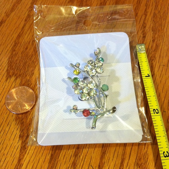 Crystal Flower Rhinestone Brooch - Picture 4 of 5