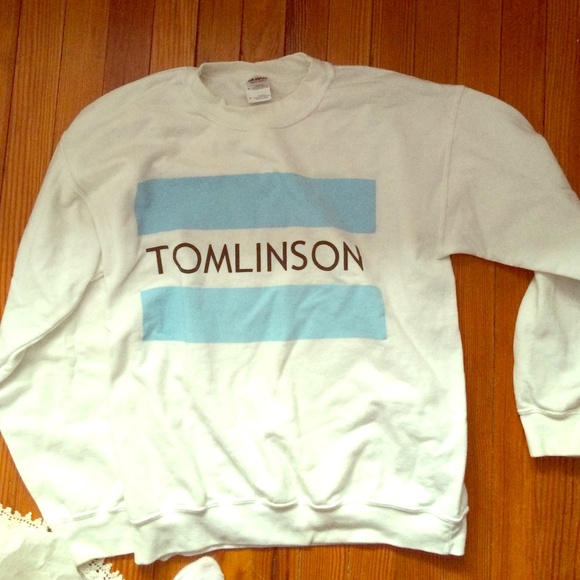 Louis Tomlinson one direction sweatshirt