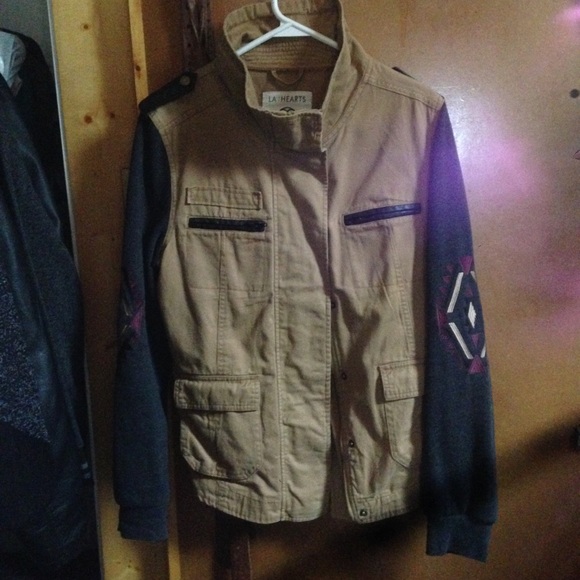 Sweater sleeved jacket