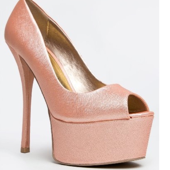 Qupid Shoes - Qupid "Pinch" nude peep toe pumps😍💕