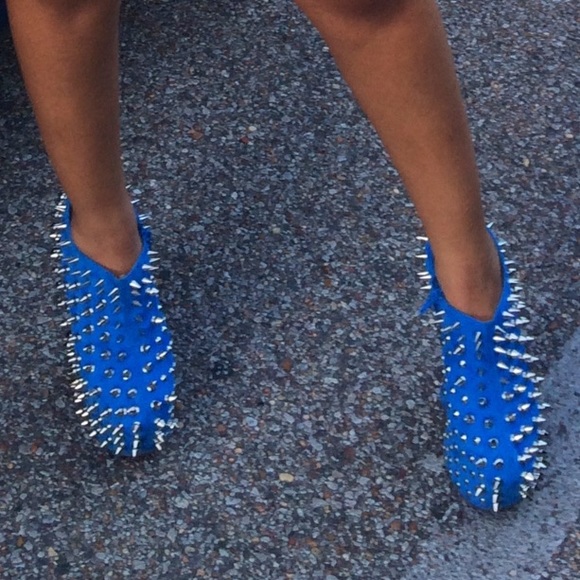 Shadow Stud - Picture 2 of 2