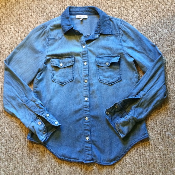 Junior's Blue Chambray Shirt
