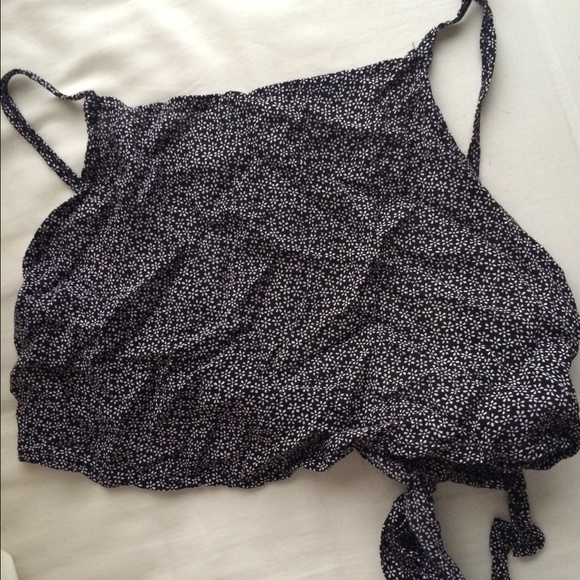 Brandy Melville tie back crop top