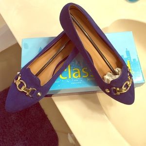 👮Blue flats w/ Gold accents👮