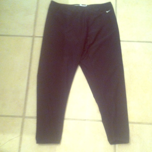 Black Nike sports tights