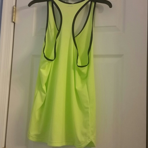 Adidas top - Picture 2 of 2