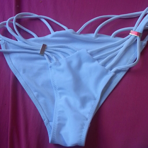 Strappy bikini bottoms