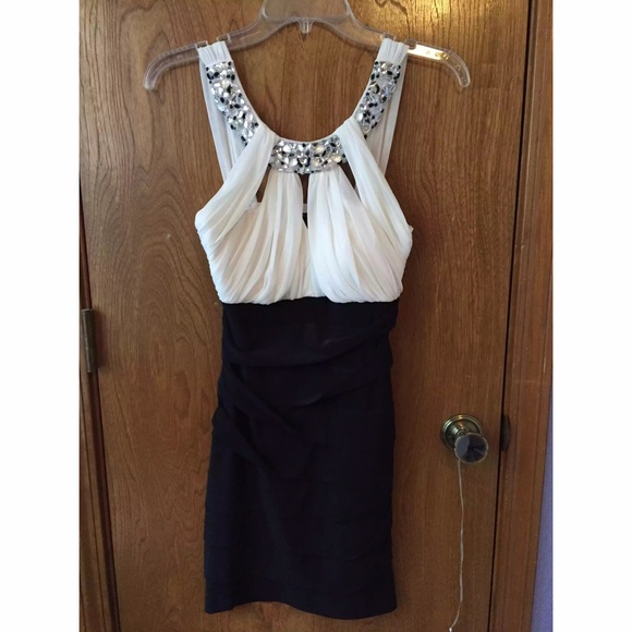 WINDSOR Dresses & Skirts - Black & White homecoming dress