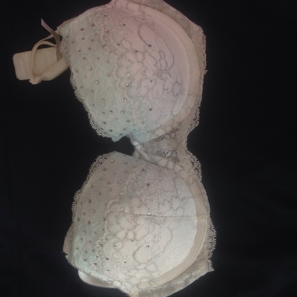 Victoria secret bra 32D