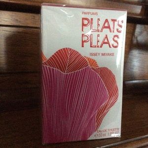 Issey Miyake Pleats Please