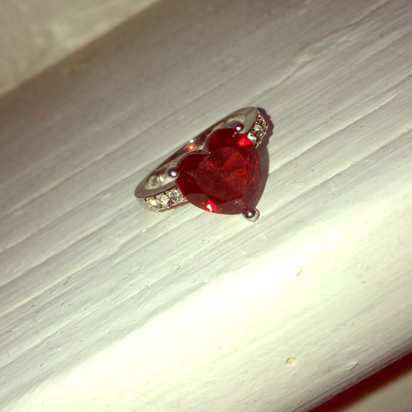 Heart-shaped diamond ring size 7 🌸Make an Offer🌸