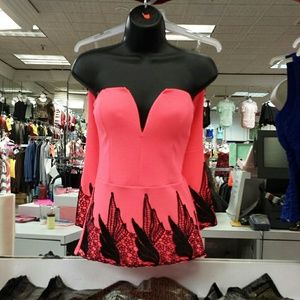 Gorgeous coral top S,M,L avail.