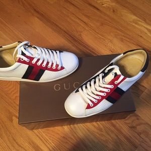 Attractive Authentic Men's Gucci Sneakers 😍
