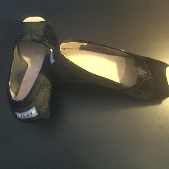 Toms women's size 8 wedge.