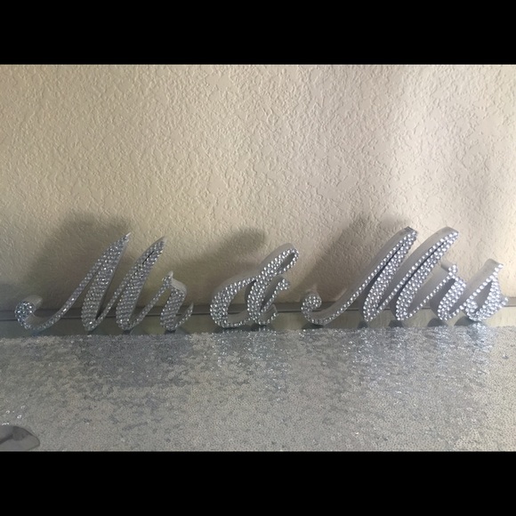 ❌SOLD❌Wedding Mr & Mrs sign - Picture 1 of 2