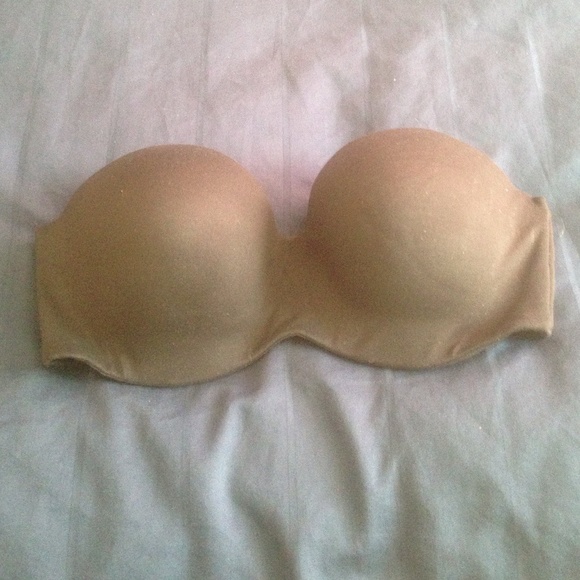Black strapless bra