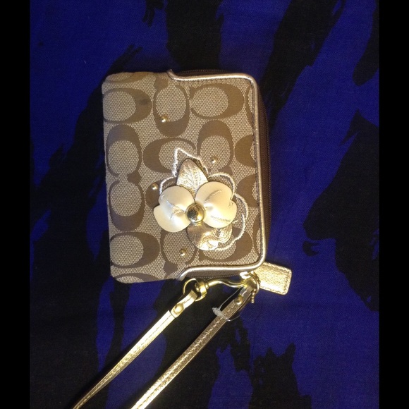 ✨✨Coach Wristlet **New**✨✨