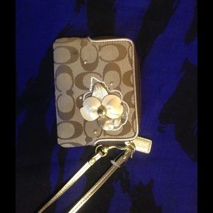 ✨✨Coach Wristlet **New**✨✨