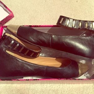 Gold plated cap top ankle strap flat