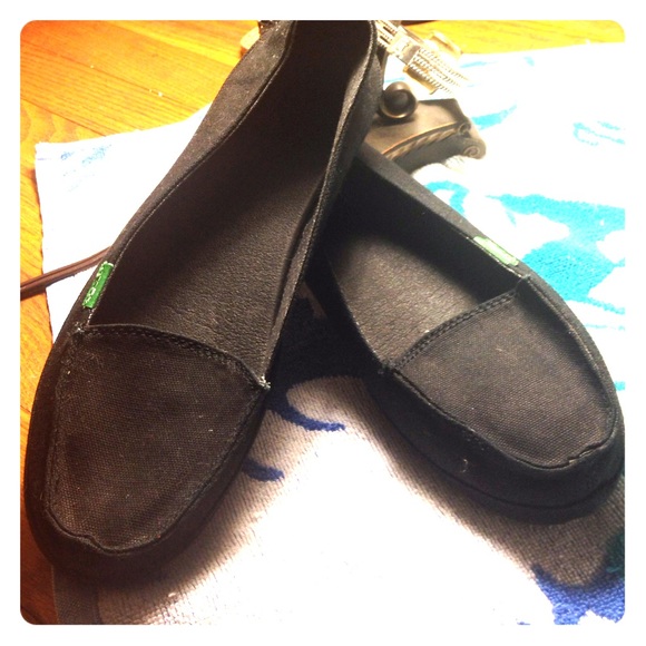 Black pair of Sanuk flats size 8