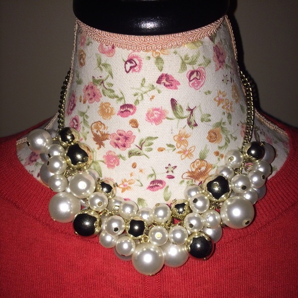 Express Pearl Cluster Necklace
