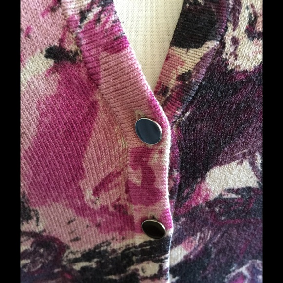 Beautiful Floral Cardigan ✂️FINAL PRICE✂️ - Picture 3 of 4