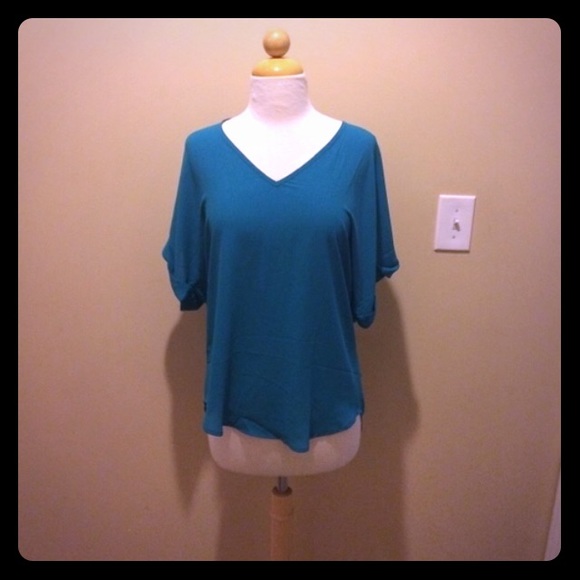 LUSH v neck