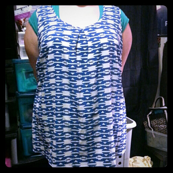Long tank top blue and white Aztec pattern