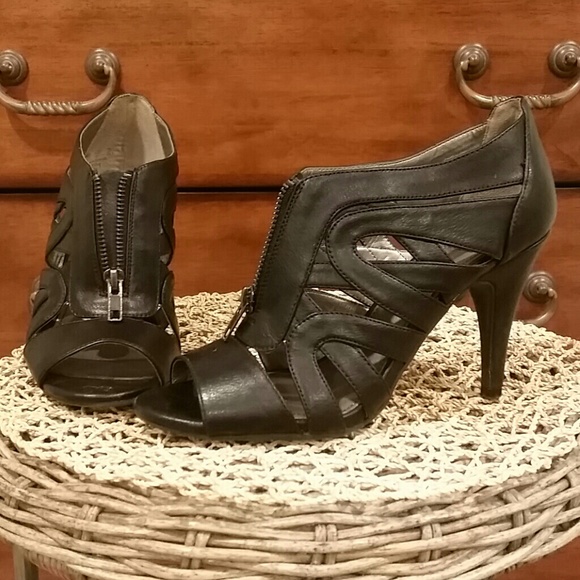 Fergie zip top heels