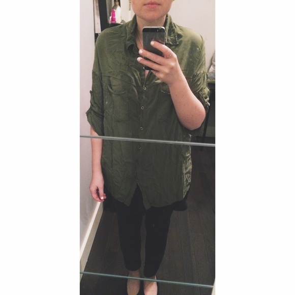 BRANDY MELVILLE OLIVE BUTTON UP