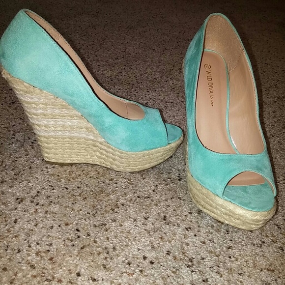 NWOT Mint green wedges