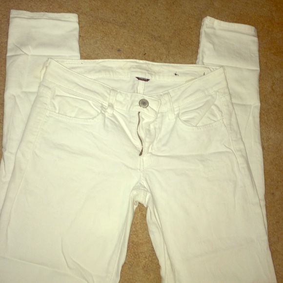 White skinny jeans