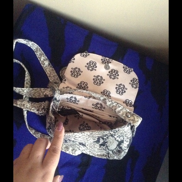 ✨✨Jessica Simpson Python Crossbody✨✨ - Picture 2 of 2