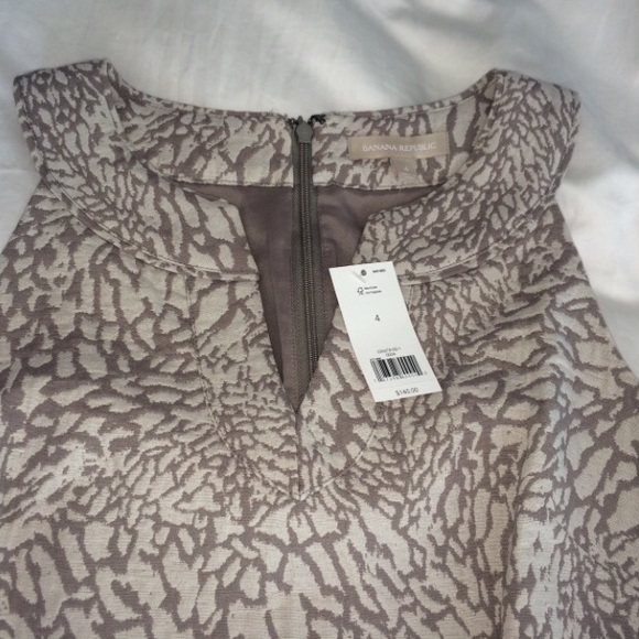 Banana Republic. - Picture 2 of 4