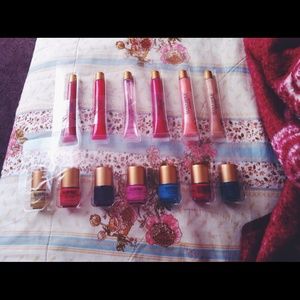 6 piece lip gloss and 7 piece nail polish