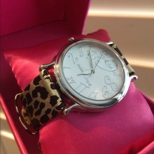 💕Betsy Johnson leather black & gold cheetah watch