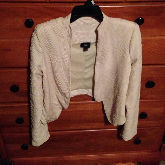 Tan Crop Blazer - Picture 4 of 4