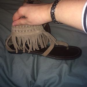 Minnetonka suede boho fringe sandals