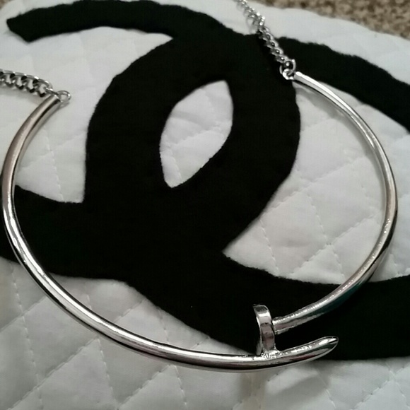 Jewelry - Nail choker