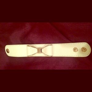 Cream Bow Snap Bracelet