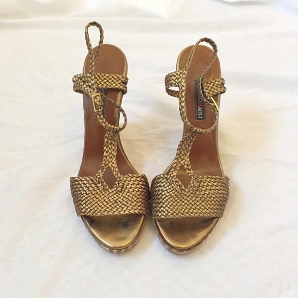Bruno Magli Ronalee Gold Size 36.5/U.S. 6.5