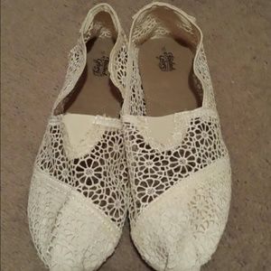 White lace flats