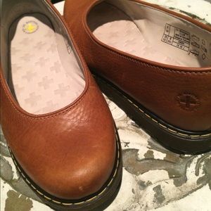 Dr. Marten camel brown leather flats