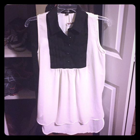Flowing sleeveless blouse