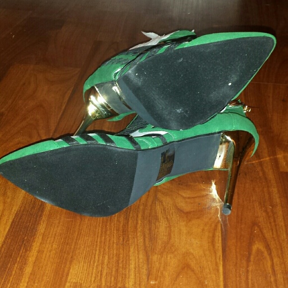 Beautiful Green & Gold Bootie - Picture 2 of 4