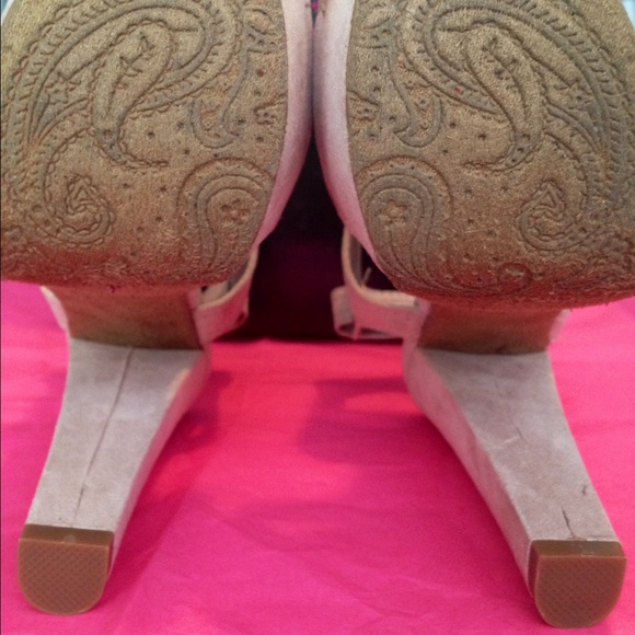 Just Fabulous Pale Light Blush Platform Sandals - Picture 4 of 4