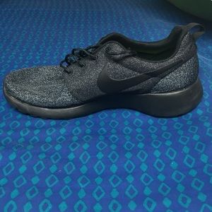 Nike Black Roshe Runs