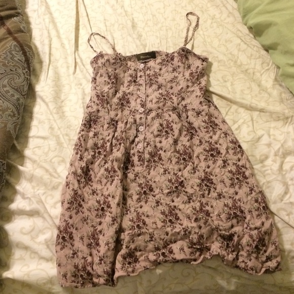 Fits like an extra small, it's too short on me