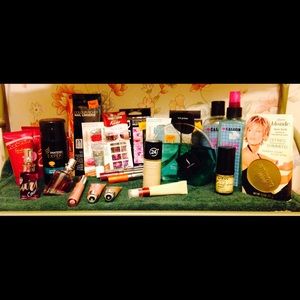 Huge Beauty Bundle Perfume Makeup Bath Gel+More